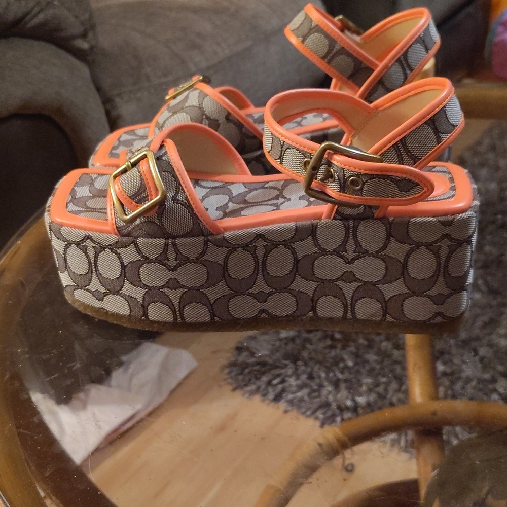 Coach sandals size 8.5 platform sandals brand new never worn - Picture 3 of 3